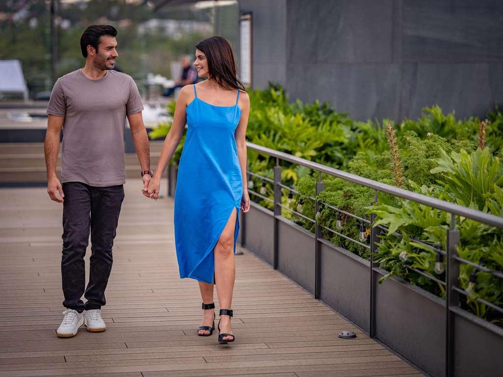 Galeria Plaza San Jeronimo Ξενοδοχείο Μεξικό Ανέσεις φωτογραφία A couple walking together